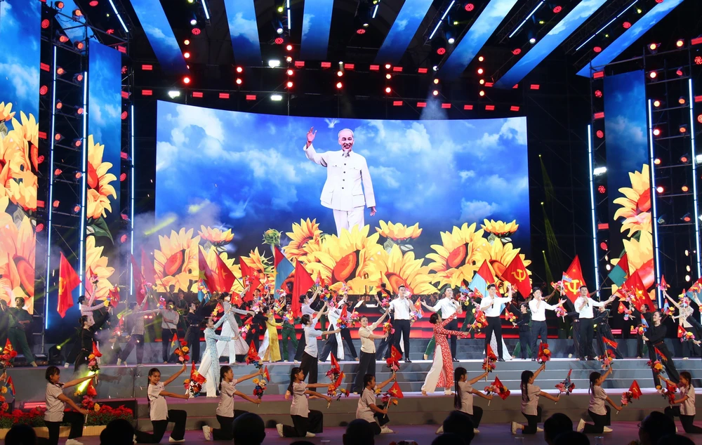 Chương trình nghệ thuật đặc biệt "Ánh sáng niềm tin và khát vọng" - Ảnh 3.