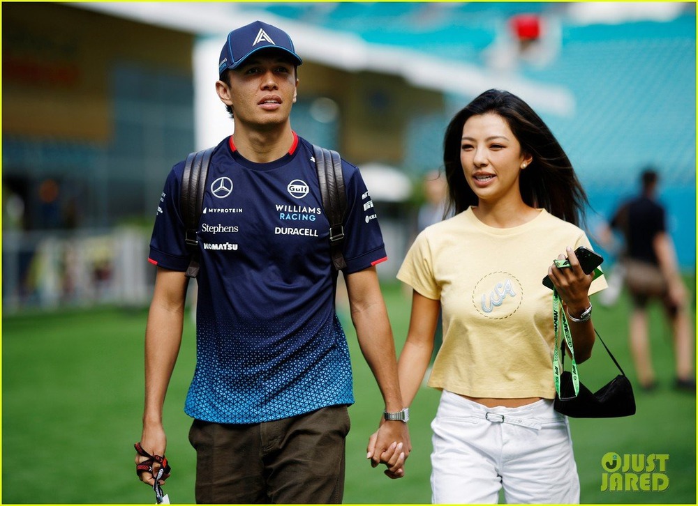 Tay đua F1 Thái Lan cầu hôn thành công mỹ nhân làng golf Trung Quốc - Ảnh 3.