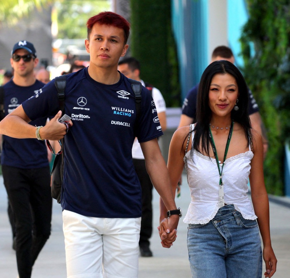 Tay đua F1 Thái Lan cầu hôn thành công mỹ nhân làng golf Trung Quốc - Ảnh 4.