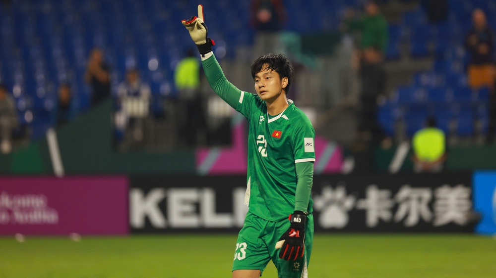 Thủ môn Cao Văn Bình về quê Nghệ An, được chào đón nồng nhiệt sau kỳ tích U23 châu Á - Ảnh 3. Thủ môn Cao Văn Bình về quê Nghệ An, được chào đón nồng nhiệt sau kỳ tích U23 châu Á - Ảnh 3.