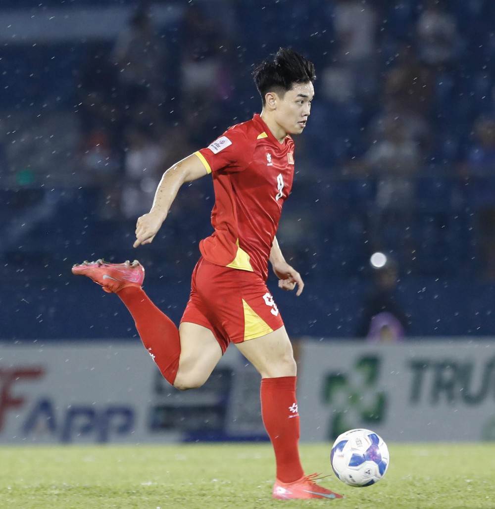 Đ&igrave;nh Bắc l&agrave; t&agrave;i năng trẻ s&aacute;ng gi&aacute; nhất của b&oacute;ng đ&aacute; Việt Nam hiện nay