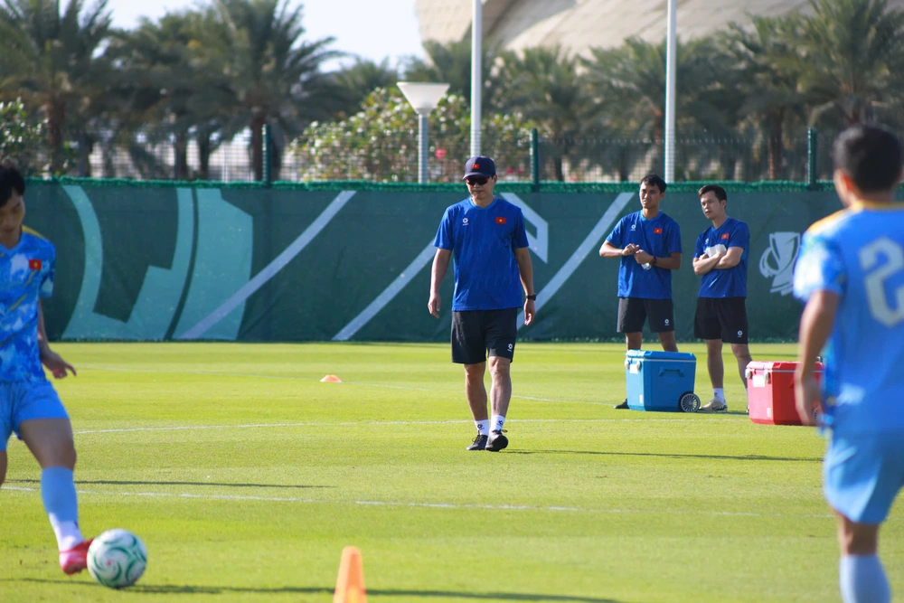 HLV Kim Sang Sik giao lưu trực tuyến: 'Nếu phải gặp U23 Nhật Bản, U23 Việt Nam hoàn toàn có cơ hội giành chiến thắng' - Ảnh 2.