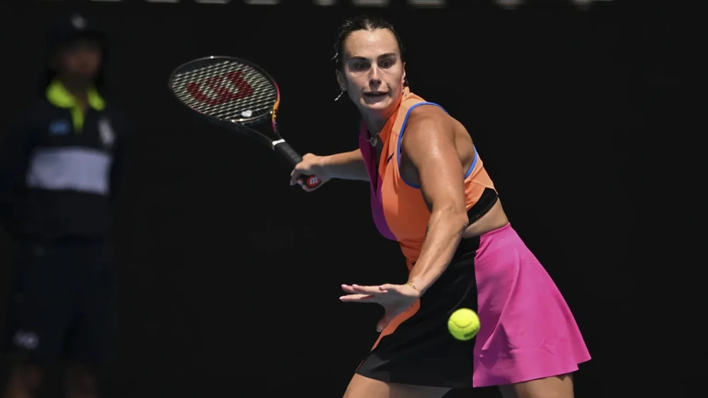 Australian Open 2026 gây tranh cãi khi đưa ra yêu cầu bất ngờ với hai ngôi sao quần vợt - Ảnh 3.