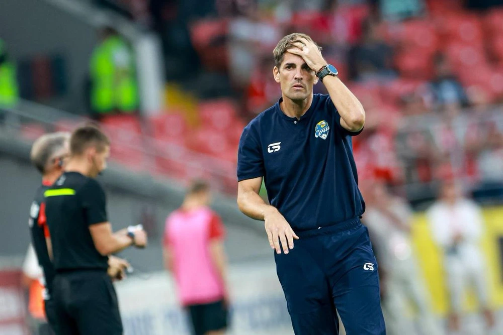 Cựu HLV tuyển Tây Ban Nha bị sa thải vì quá lệ thuộc ChatGPT - Ảnh 1.