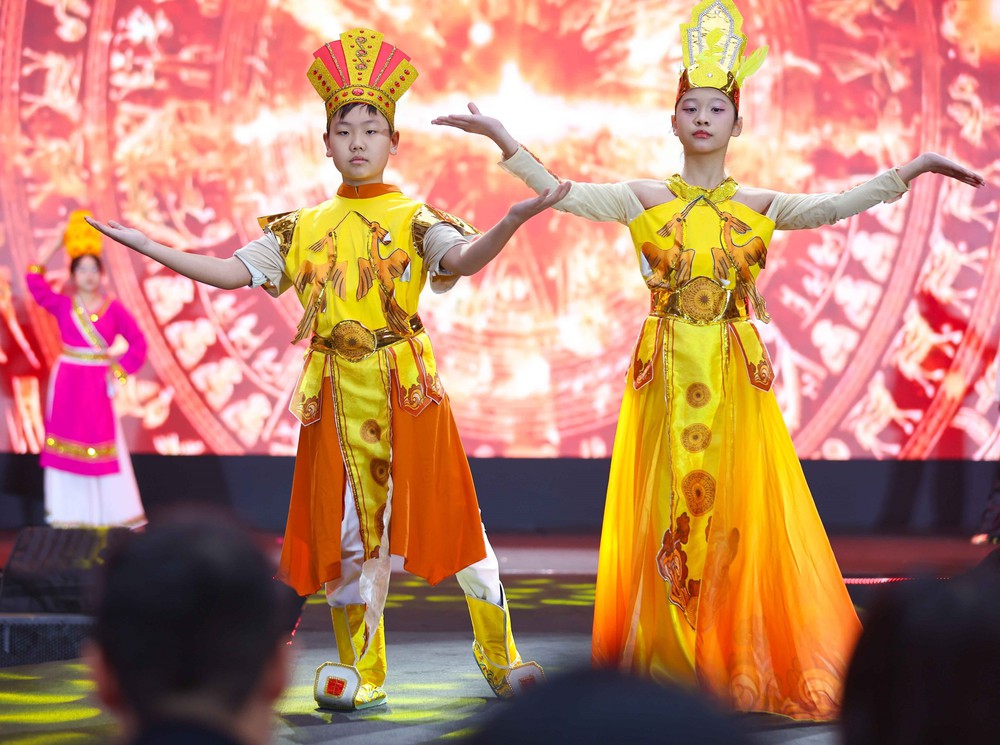 Học sinh Thủ đô rạng ngời cùng "Nét đẹp truyền thống hội nhập và tỏa sáng" trong Lễ hội Xuân 2026 - Ảnh 1.