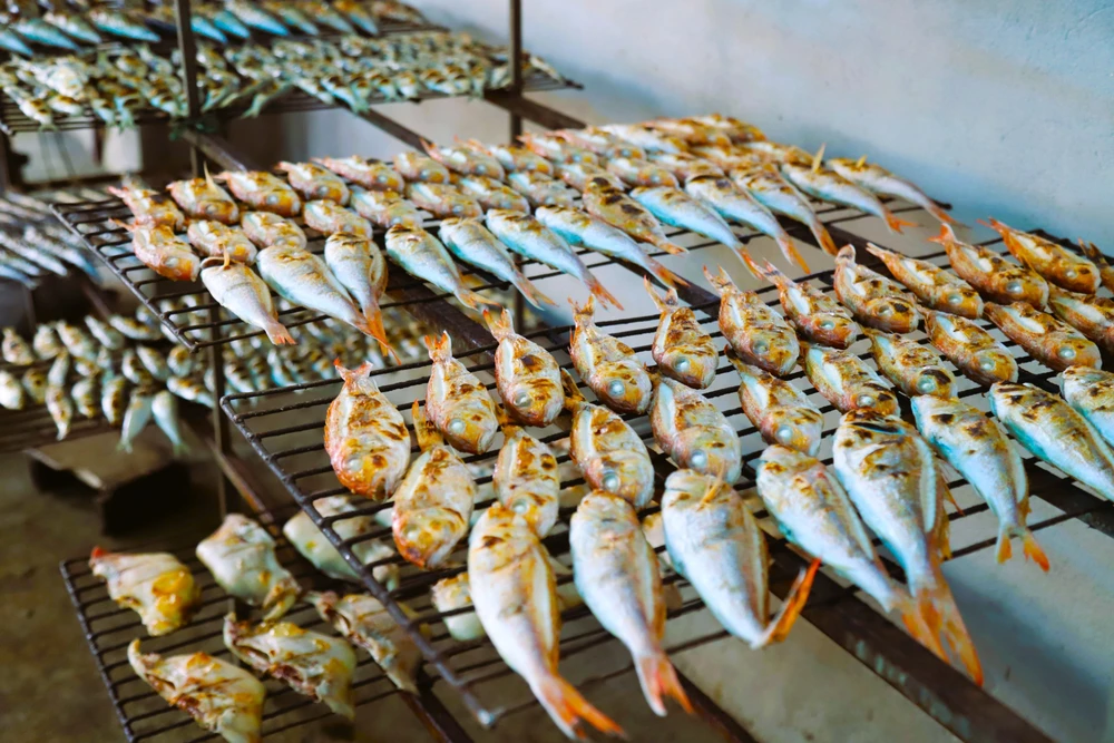 Làng nướng cá biển truyền thống ở Diễn Châu "đỏ lửa" dịp cận Tết - Ảnh 11.