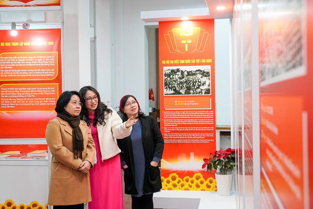 Triển lãm tư liệu "Đảng Cộng sản Việt Nam qua các kỳ Đại hội" - Ảnh 5.