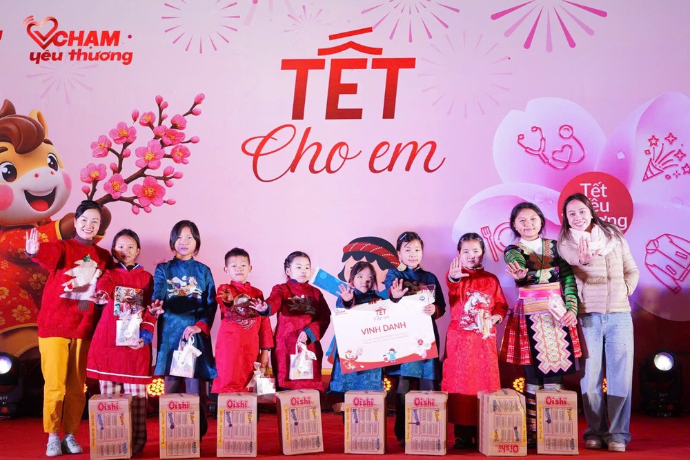 Quỹ Chạm Yêu Thương: Hành trình mang "Tết cho em" đến với trẻ em vùng cao Pá Lau - Ảnh 1. Chạm yêu thương