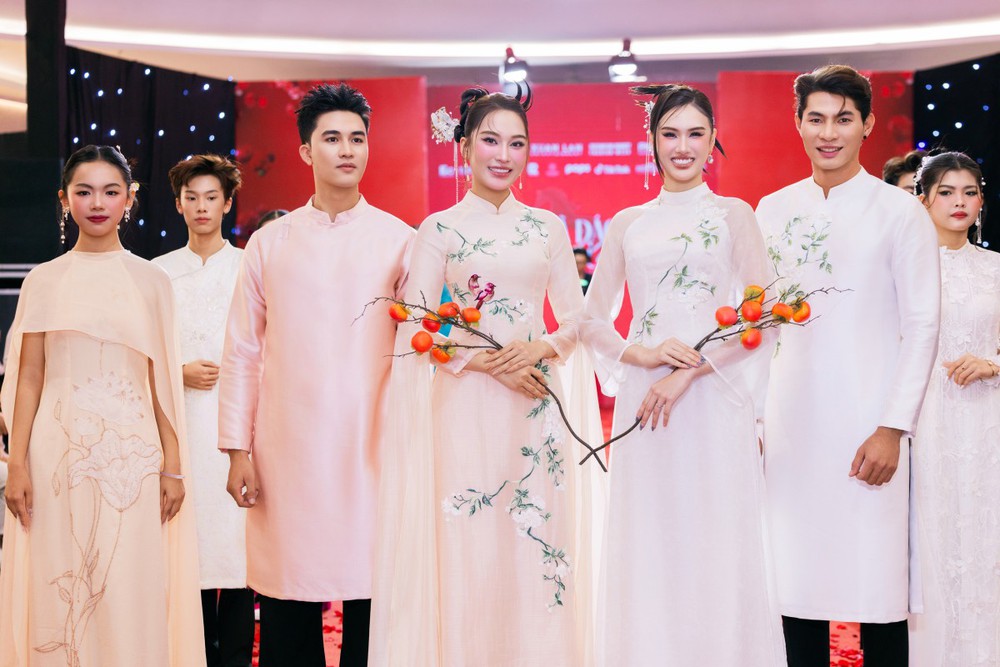 Hai nàng hậu Mỹ Anh, Kỳ Duyên thần thái trên sàn diễn - Ảnh 2.