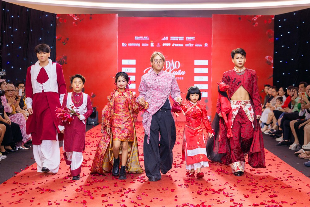 NTK Huỳnh Thành Phát gửi gắm tinh thần giao hoà qua BST “Ý hoà” - Ảnh 1.