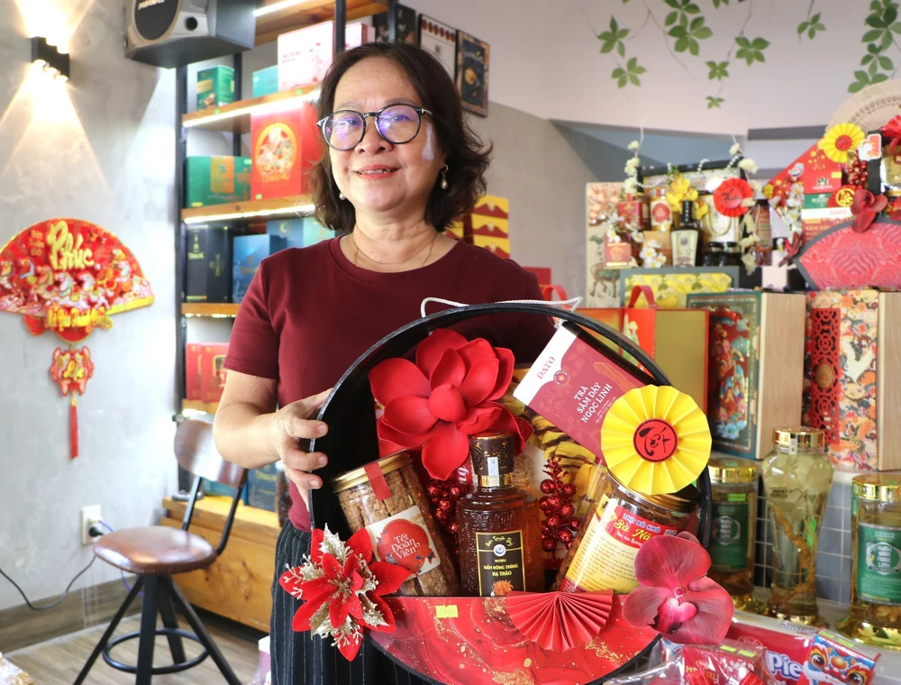 Sản phẩm OCOP chiếm ưu thế trên thị trường quà Tết - Ảnh 2. Sản phẩm OCOP chiếm ưu thế trên thị trường quà Tết - Ảnh 2.