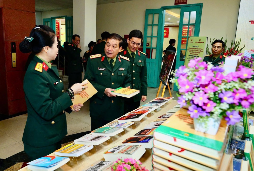 Ra mắt cuốn sách của Đại tướng Phan Văn Giang - Ảnh 3.