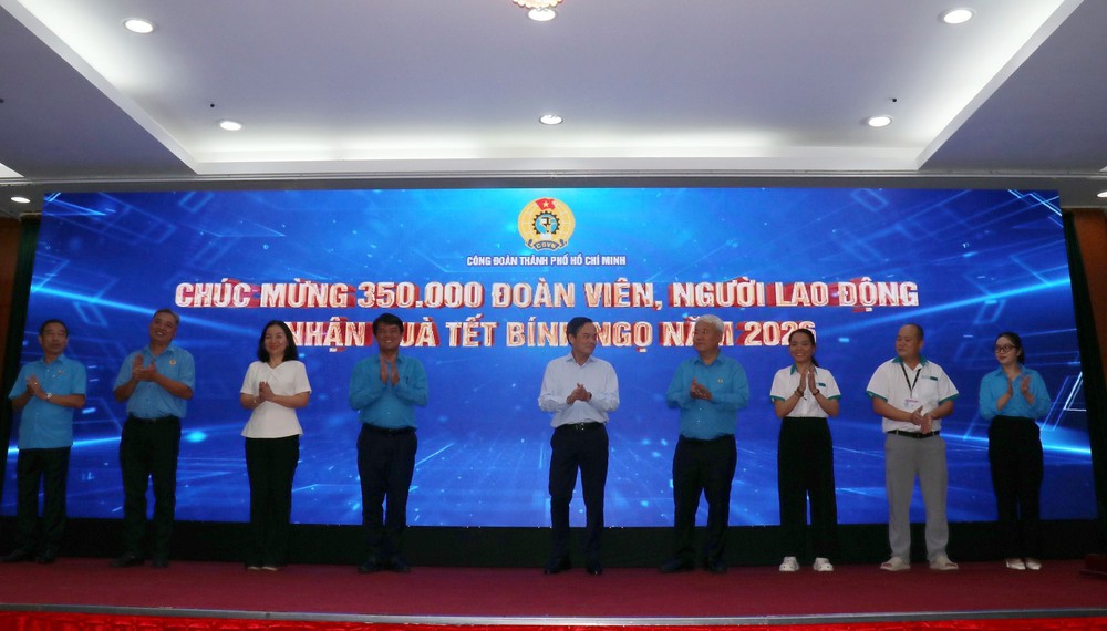 Thành phố Hồ Chí Minh: Tặng quà Tết cho 350.000 công nhân, lao động có hoàn cảnh khó khăn - Ảnh 1. Thành phố Hồ Chí Minh: Tặng quà Tết cho 350.000 công nhân, lao động có hoàn cảnh khó khăn - Ảnh 1.