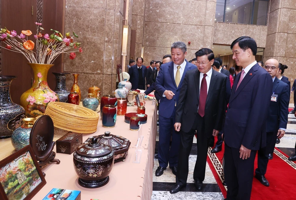 Không ngừng vun đắp, phát triển mối quan hệ đặc biệt Việt Nam - Lào - Ảnh 6. Không ngừng vun đắp, phát triển mối quan hệ đặc biệt Việt Nam - Lào - Ảnh 6.