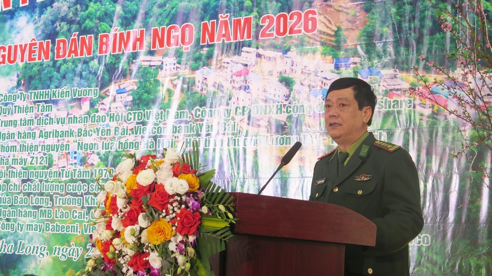 “Xuân biên phòng ấm lòng dân bản”: Mang Tết sớm đến vùng biên Lào Cai - Ảnh 2. “Xuân biên phòng ấm lòng dân bản”: Mang Tết sớm đến vùng biên Lào Cai - Ảnh 2.