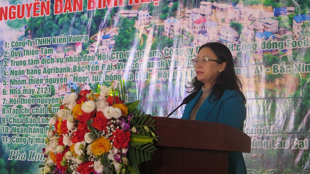 “Xuân biên phòng ấm lòng dân bản”: Mang Tết sớm đến vùng biên Lào Cai - Ảnh 1. “Xuân biên phòng ấm lòng dân bản”: Mang Tết sớm đến vùng biên Lào Cai - Ảnh 1.