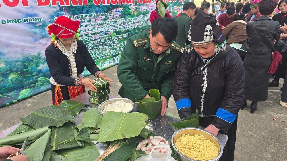 “Xuân biên phòng ấm lòng dân bản”: Mang Tết sớm đến vùng biên Lào Cai - Ảnh 11. “Xuân biên phòng ấm lòng dân bản”: Mang Tết sớm đến vùng biên Lào Cai - Ảnh 11.