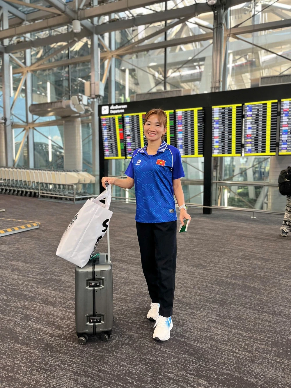 Tin nóng thể thao tối 28/1: Trung vệ Nguyễn Hiểu Minh phẫu thuật thành công, gia đình Đình Bắc mở cỗ ăn mừng - Ảnh 3.