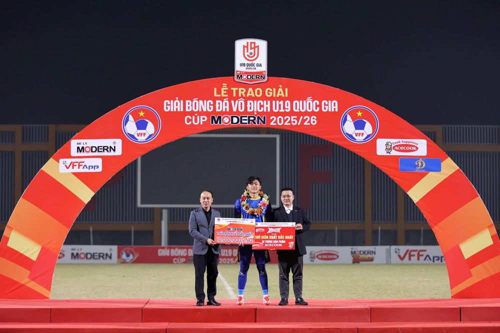 Đàn em của thủ môn U23 Việt Nam tỏa sáng với màn cản 11m xuất sắc, giúp đội nhà vô địch  - Ảnh 2.