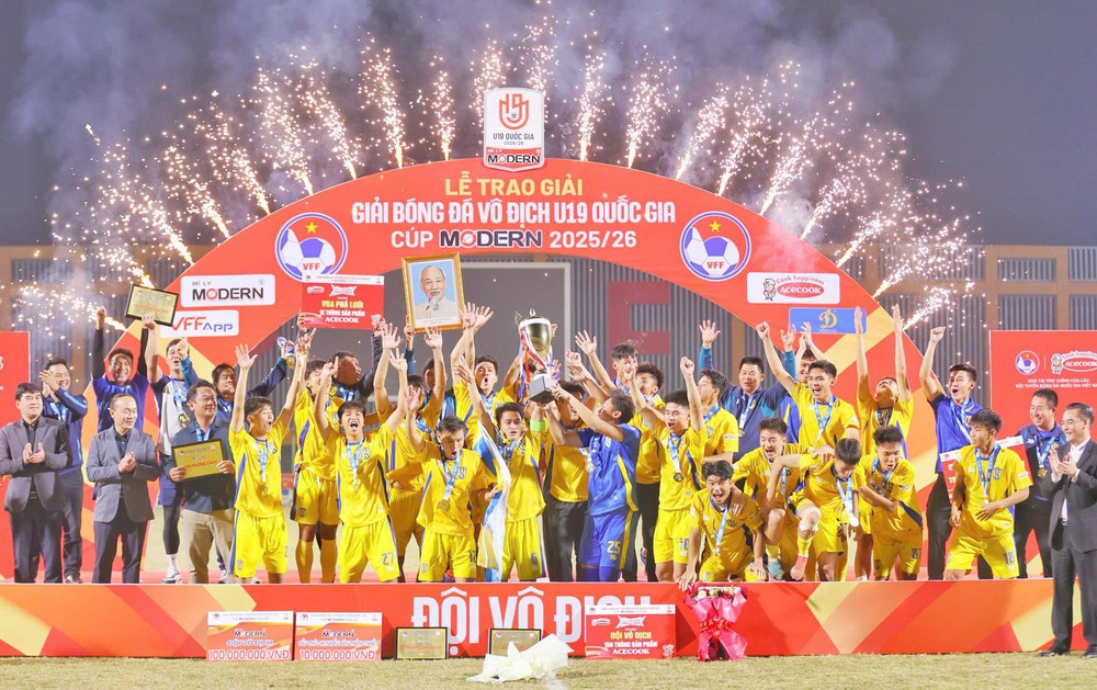 Đàn em của thủ môn U23 Việt Nam tỏa sáng với màn cản 11m xuất sắc, giúp đội nhà vô địch  - Ảnh 3.