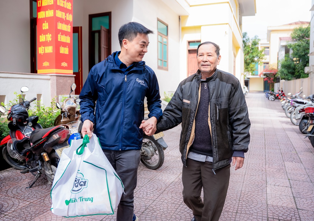 Carlsberg Việt Nam trao hơn 7.500 phần quà Tết, tiếp nối 11 năm "Tết đủ đầy, Tết yêu thương" tại miền Trung - Ảnh 3.
