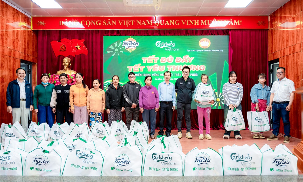 Carlsberg Việt Nam trao hơn 7.500 phần quà Tết, tiếp nối 11 năm "Tết đủ đầy, Tết yêu thương" tại miền Trung - Ảnh 4.