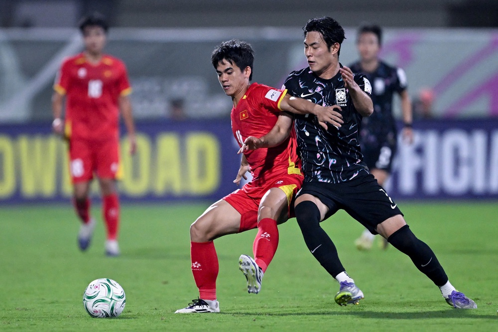 Bóng lăn trên bàn phím: CĐV khuyên U23 Việt Nam chú ý tập gym - Ảnh 1.