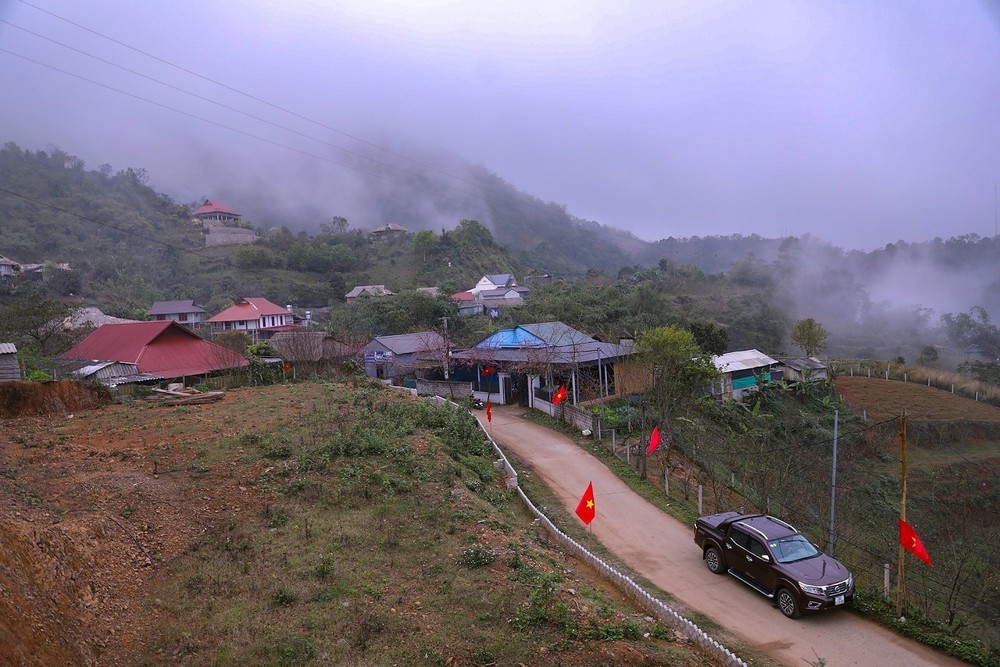 Mùa hoa anh đào xóm Mừng - điểm hẹn du lịch gắn với bảo tồn văn hóa Mường - Ảnh 1.
