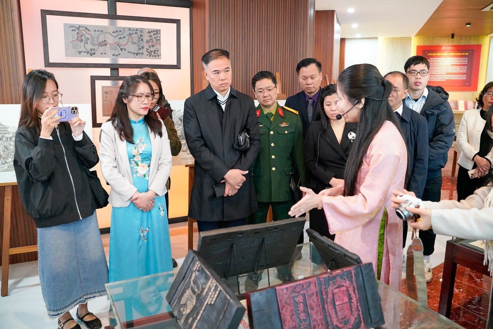 Ra mắt không gian giới thiệu Di sản tư liệu thế giới của Việt Nam và tài liệu lưu trữ quốc gia tiêu biểu - Ảnh 5.