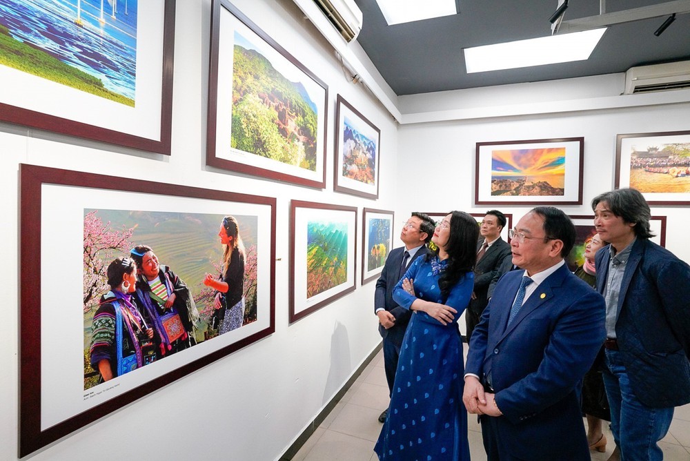 Khai mạc Triển lãm ảnh Mừng Đảng, Mừng Xuân và thành công Đại hội XIV của Đảng - Ảnh 2.