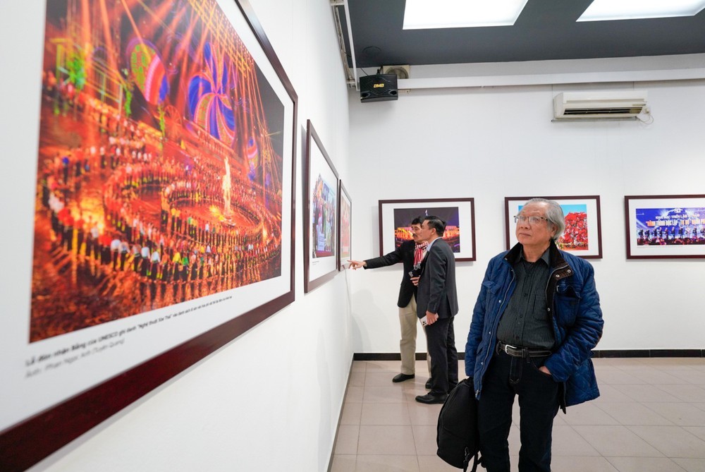 Khai mạc Triển lãm ảnh Mừng Đảng, Mừng Xuân và thành công Đại hội XIV của Đảng - Ảnh 4.