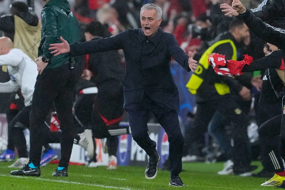 Mourinho: “Đây là đêm lịch sử” - Ảnh 1.