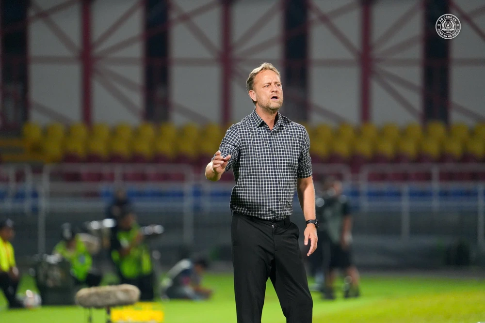 HLV Polking mất quyền chỉ đạo, trọng tài Malaysia bắt trận CAHN gặp Ninh Bình - Ảnh 1. HLV Polking mất quyền chỉ đạo, trọng tài Malaysia bắt trận CAHN gặp Ninh Bình - Ảnh 1.