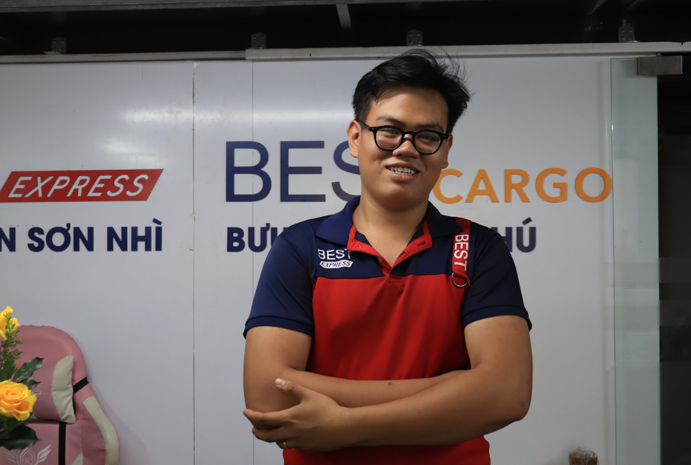 Hành trình shipper đến trưởng bưu cục ở tuổi 24 và cách chàng trai GenZ hóa giải áp lực đơn hàng Tết bằng công nghệ - Ảnh 1.