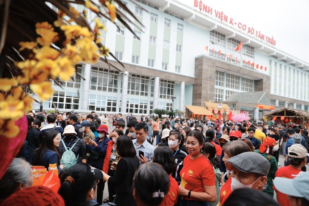 Bệnh viện K tổ chức chương trình Hội chợ 0 đồng và đường hoa Tết Xuân Bính Ngọ 2026 - Ảnh 3.