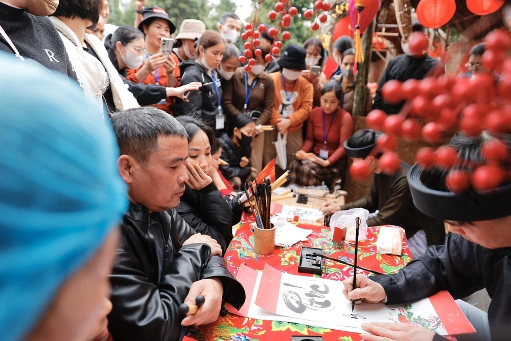 Bệnh viện K tổ chức chương trình Hội chợ 0 đồng và đường hoa Tết Xuân Bính Ngọ 2026 - Ảnh 9.