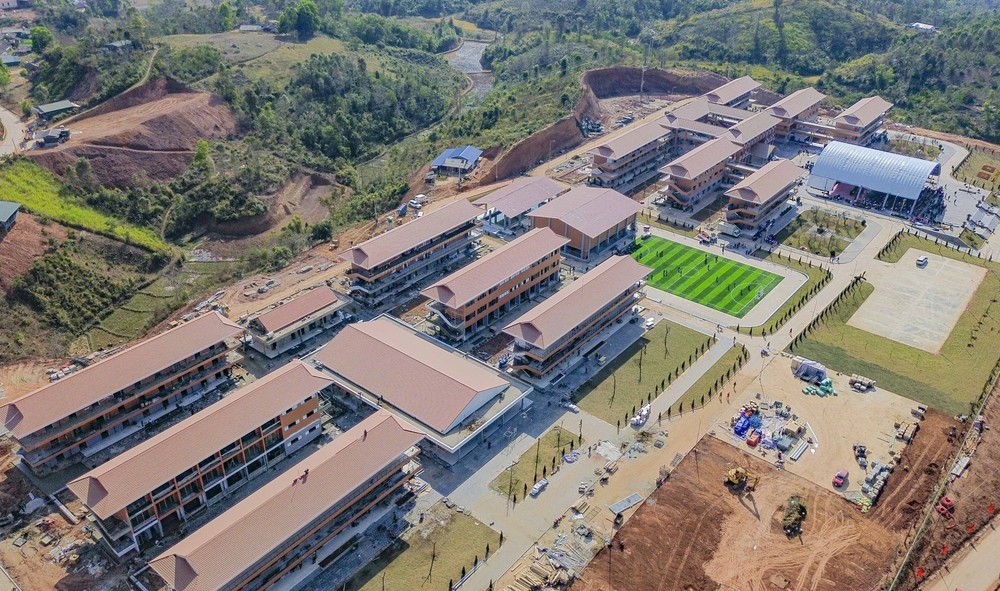 Cận cảnh Trường liên cấp ở vùng biên giới Si Pa Phìn trước ngày khánh thành - Ảnh 7.