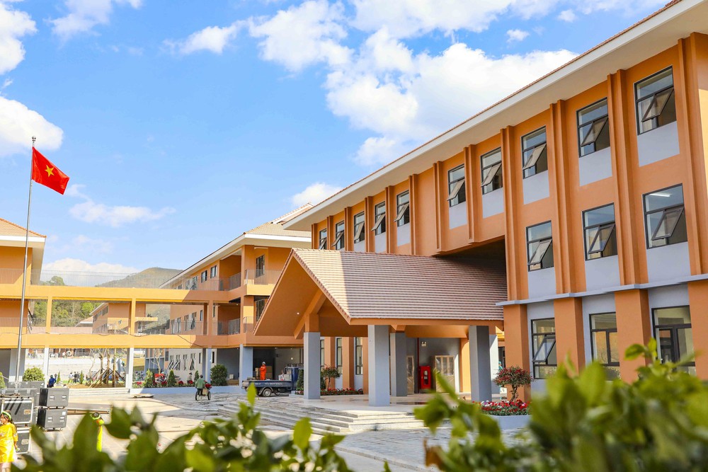 Cận cảnh Trường liên cấp ở vùng biên giới Si Pa Phìn trước ngày khánh thành - Ảnh 6.