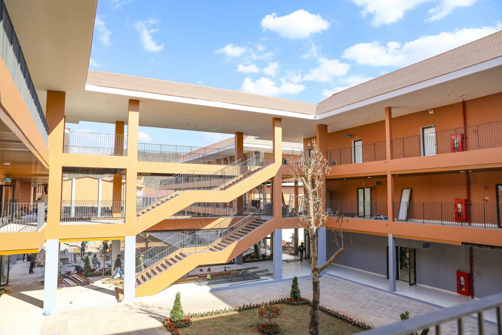 Cận cảnh Trường liên cấp ở vùng biên giới Si Pa Phìn trước ngày khánh thành - Ảnh 5.