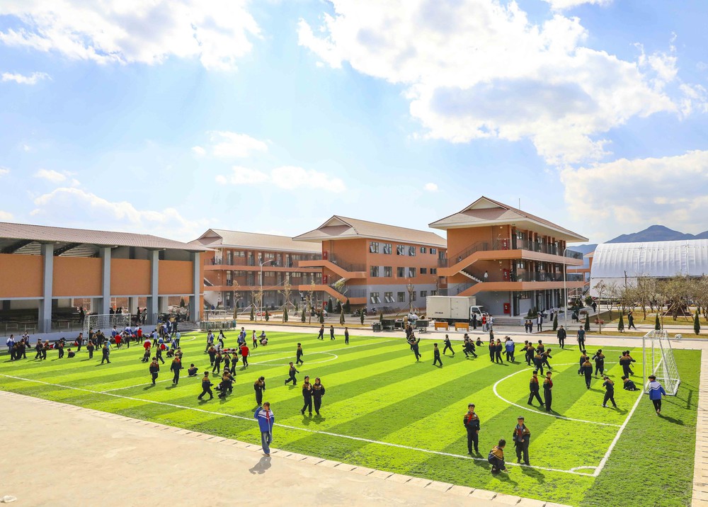 Cận cảnh Trường liên cấp ở vùng biên giới Si Pa Phìn trước ngày khánh thành - Ảnh 9.