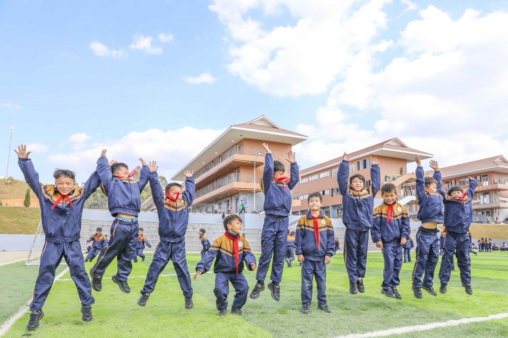 Cận cảnh Trường liên cấp ở vùng biên giới Si Pa Phìn trước ngày khánh thành - Ảnh 10.