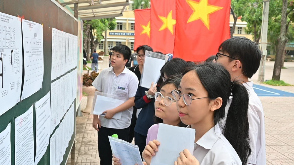 Môn thi thứ ba vào lớp 10 năm học 2026-2027 của Hà Nội là Ngoại ngữ - Ảnh 1.