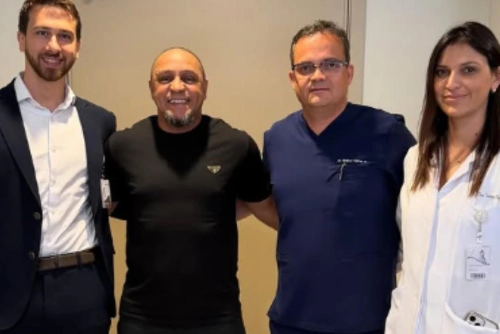 Huyền thoại Roberto Carlos xuất viện, đăng ảnh bác tin đã qua đời - Ảnh 2. Huyền thoại Roberto Carlos xuất viện, đăng ảnh bác tin đã qua đời - Ảnh 2.