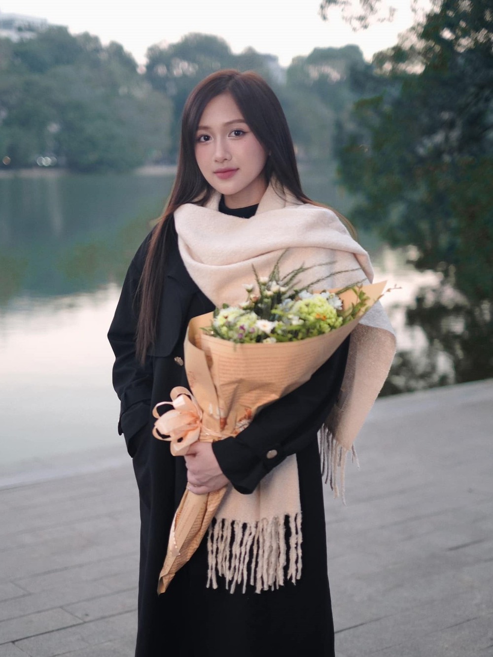 Hoa khôi Bùi Thu Hương công khai chuyện tình với cựu tiền vệ HAGL trong ngày đầu năm mới - Ảnh 3.