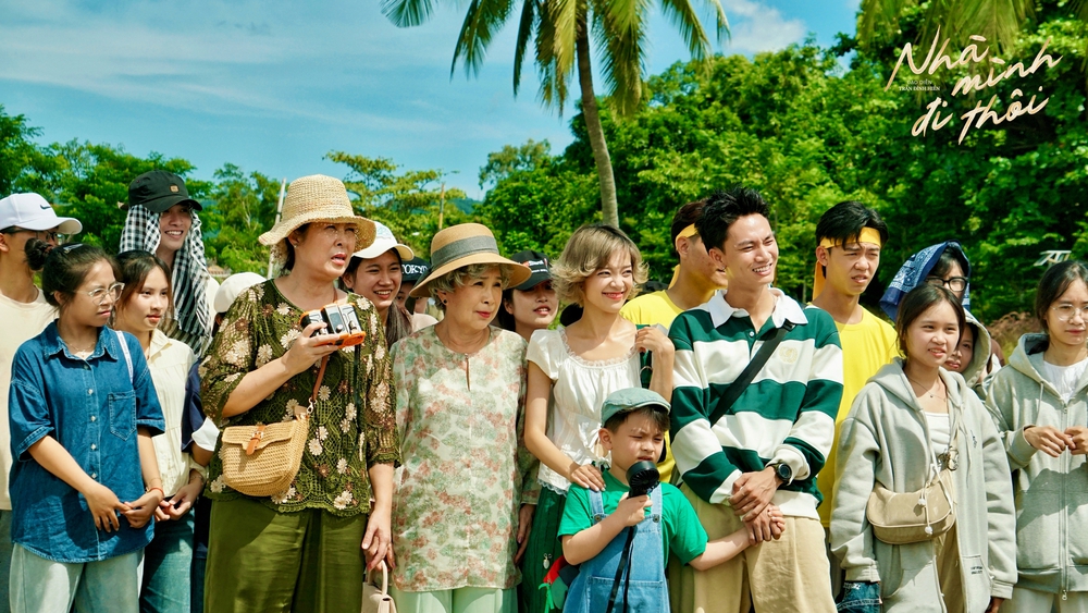 Phim Tết "Nhà mình đi thôi": Khi tình thân hóa phi vụ tiền tỷ - Ảnh 1.