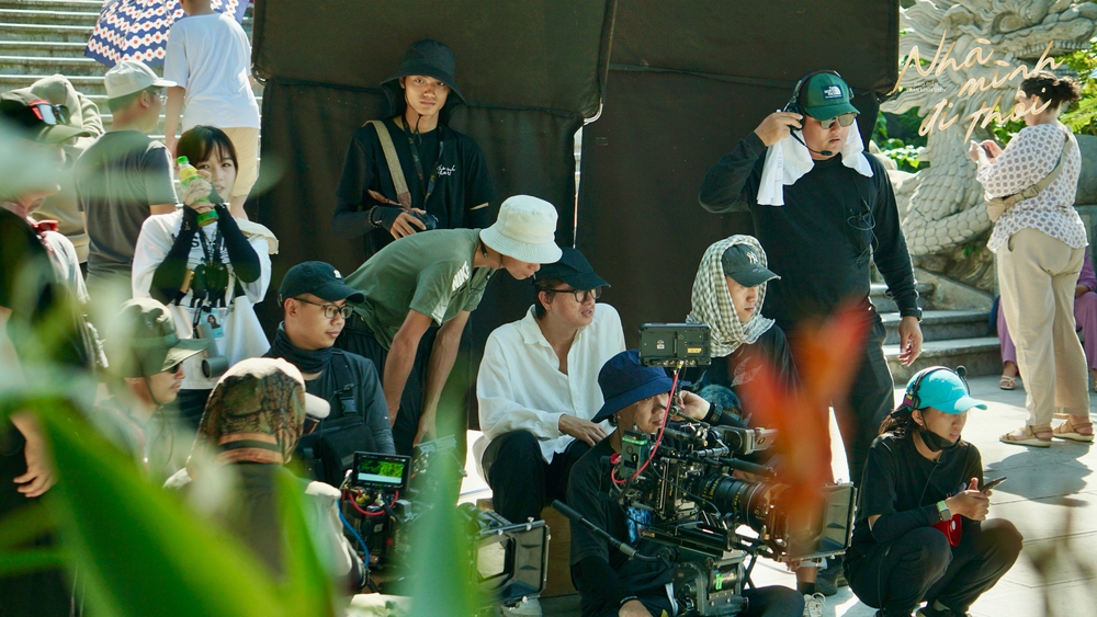 Phim Tết "Nhà mình đi thôi": Khi tình thân hóa phi vụ tiền tỷ - Ảnh 5.