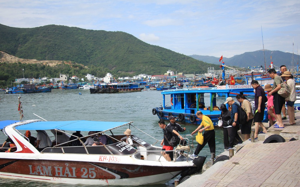 Khánh Hòa thu hút khách du lịch đến nghỉ dưỡng - Ảnh 2.