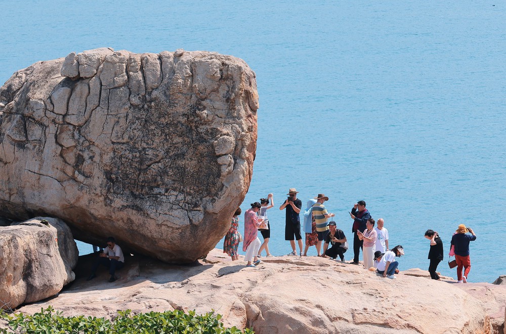 Khánh Hòa thu hút khách du lịch đến nghỉ dưỡng - Ảnh 3.