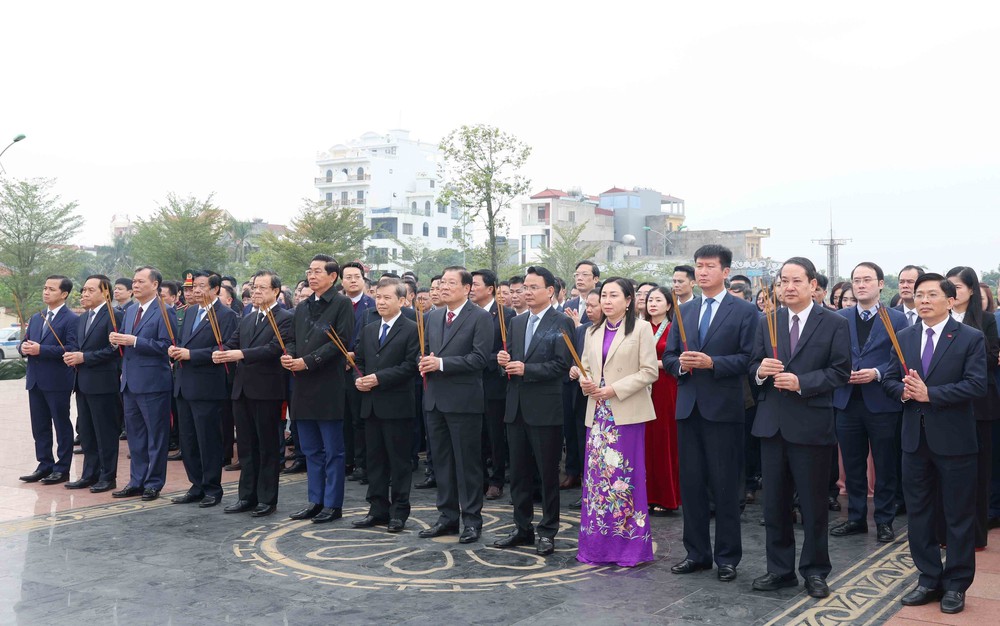 Đoàn cán bộ ngành Nội chính Đảng viếng Lăng Chủ tịch Hồ Chí Minh, dâng hương các anh hùng liệt sĩ và Cố Tổng Bí thư Trường Chinh - Ảnh 9.