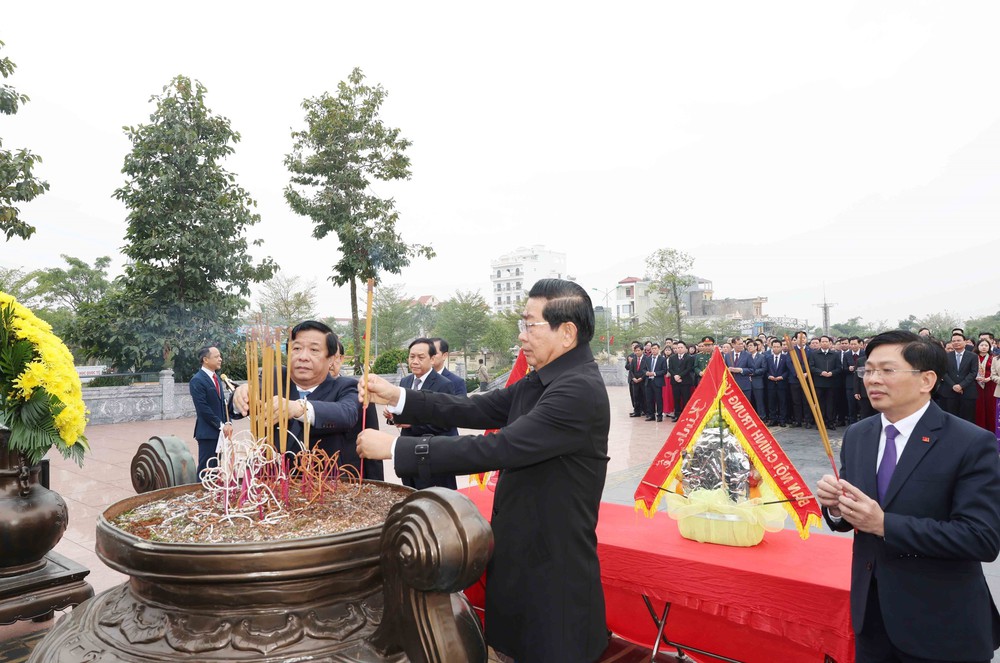 Đoàn cán bộ ngành Nội chính Đảng viếng Lăng Chủ tịch Hồ Chí Minh, dâng hương các anh hùng liệt sĩ và Cố Tổng Bí thư Trường Chinh - Ảnh 8.